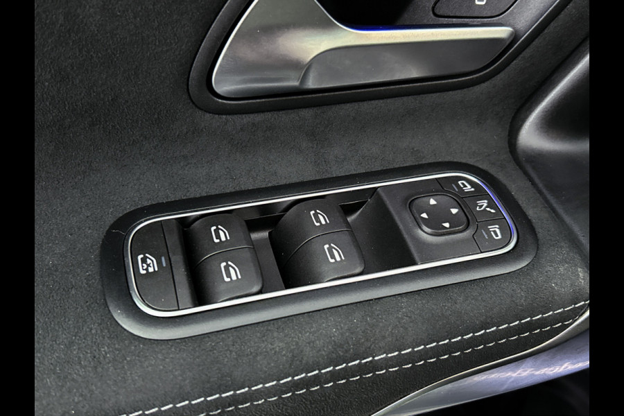 Mercedes-Benz A-Klasse 250 e Business Solution AMG Limited | Multispaaks lichtmetalen velgen | MBUX wide screen | Navigatie | Panoramadak | Parking support Inclusief 24 maanden MB Certified garantie voor Europa.