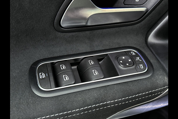 Mercedes-Benz A-Klasse 250 e Business Solution AMG Limited | Multispaaks lichtmetalen velgen | MBUX wide screen | Navigatie | Panoramadak | Parking support Inclusief 24 maanden MB Certified garantie voor Europa.