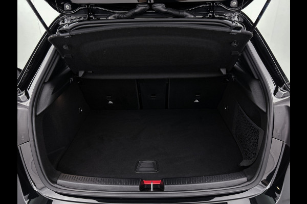 Mercedes-Benz A-Klasse 250 e Business Solution AMG Limited | Multispaaks lichtmetalen velgen | MBUX wide screen | Navigatie | Panoramadak | Parking support Inclusief 24 maanden MB Certified garantie voor Europa.