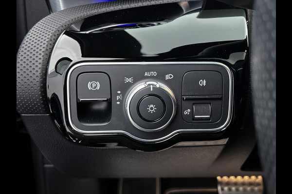 Mercedes-Benz A-Klasse 250 e Business Solution AMG Limited | Multispaaks lichtmetalen velgen | MBUX wide screen | Navigatie | Panoramadak | Parking support Inclusief 24 maanden MB Certified garantie voor Europa.