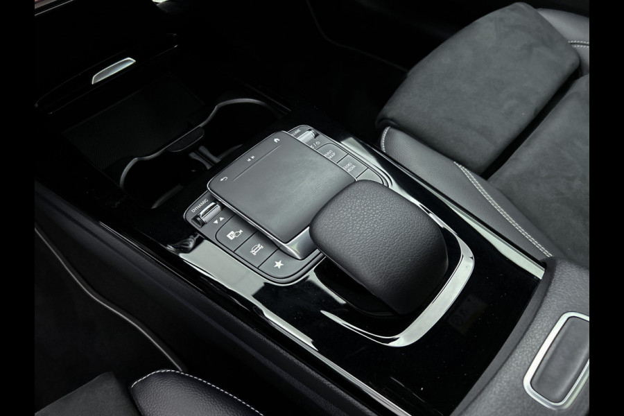 Mercedes-Benz A-Klasse 250 e Business Solution AMG Limited | Multispaaks lichtmetalen velgen | MBUX wide screen | Navigatie | Panoramadak | Parking support Inclusief 24 maanden MB Certified garantie voor Europa.