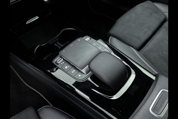 Mercedes-Benz A-Klasse 250 e Business Solution AMG Limited | Multispaaks lichtmetalen velgen | MBUX wide screen | Navigatie | Panoramadak | Parking support Inclusief 24 maanden MB Certified garantie voor Europa.