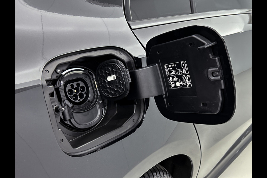 Mercedes-Benz A-Klasse 250 e Business Solution AMG Limited | Multispaaks lichtmetalen velgen | MBUX wide screen | Navigatie | Panoramadak | Parking support Inclusief 24 maanden MB Certified garantie voor Europa.