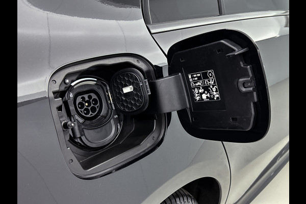 Mercedes-Benz A-Klasse 250 e Business Solution AMG Limited | Multispaaks lichtmetalen velgen | MBUX wide screen | Navigatie | Panoramadak | Parking support Inclusief 24 maanden MB Certified garantie voor Europa.