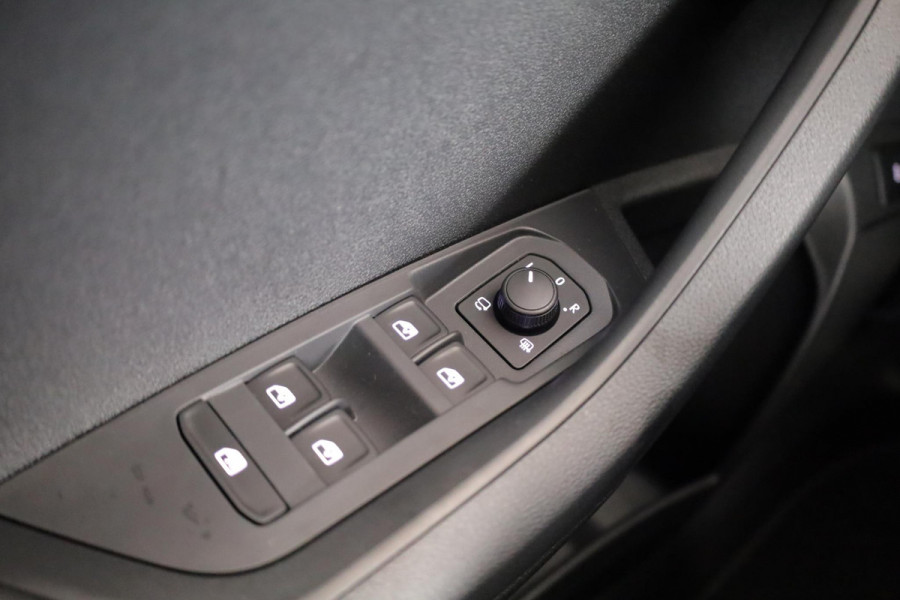 Škoda Karoq Sportline Business 1.5 TSI 150 pk 7 versn. DSG | Travel assist pakket plus | Virtual pedal