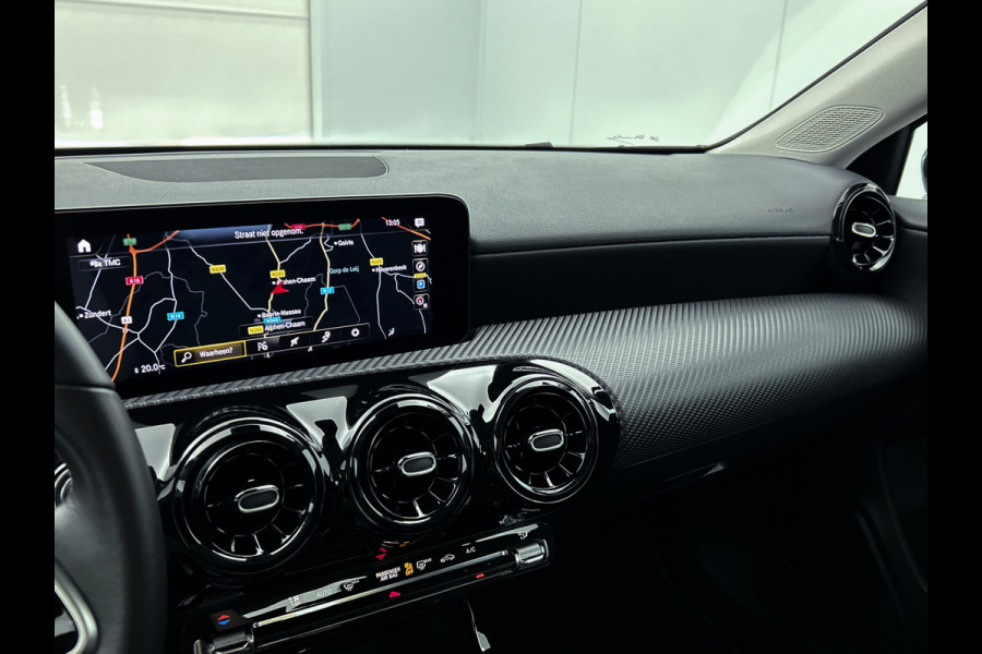 Mercedes-Benz A-Klasse 160 Business Solution | Lichtmetalen velgen | Wide screen | Navigatie | Parking support met camera achter | Inclusief 24 maanden Mercedes-Benz Certified garantie voor Europa.
