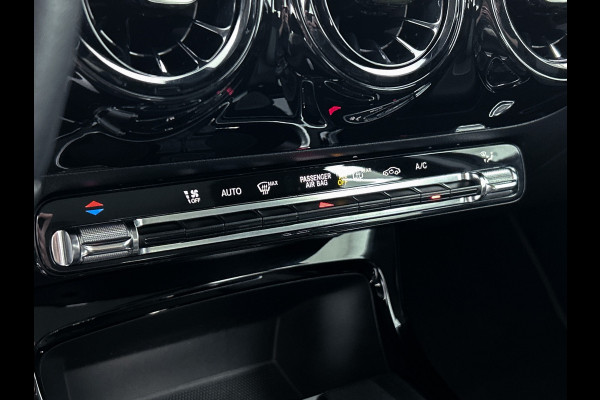Mercedes-Benz A-Klasse 160 Business Solution | Lichtmetalen velgen | Wide screen | Navigatie | Parking support met camera achter | Inclusief 24 maanden Mercedes-Benz Certified garantie voor Europa.