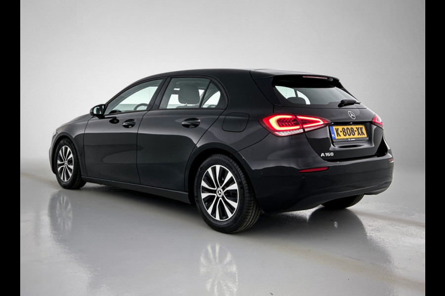 Mercedes-Benz A-Klasse 160 Business Solution | Lichtmetalen velgen | Wide screen | Navigatie | Parking support met camera achter | Inclusief 24 maanden Mercedes-Benz Certified garantie voor Europa.