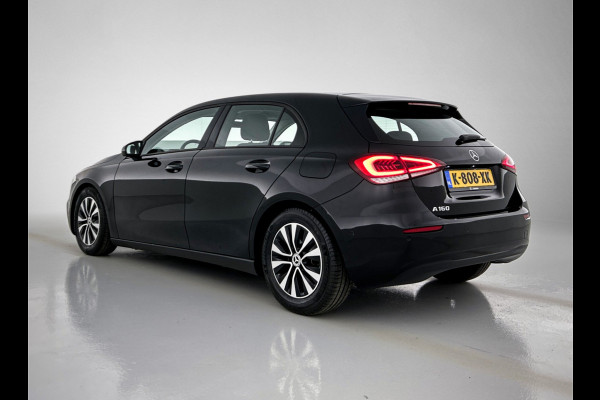 Mercedes-Benz A-Klasse 160 Business Solution | Lichtmetalen velgen | Wide screen | Navigatie | Parking support met camera achter | Inclusief 24 maanden Mercedes-Benz Certified garantie voor Europa.