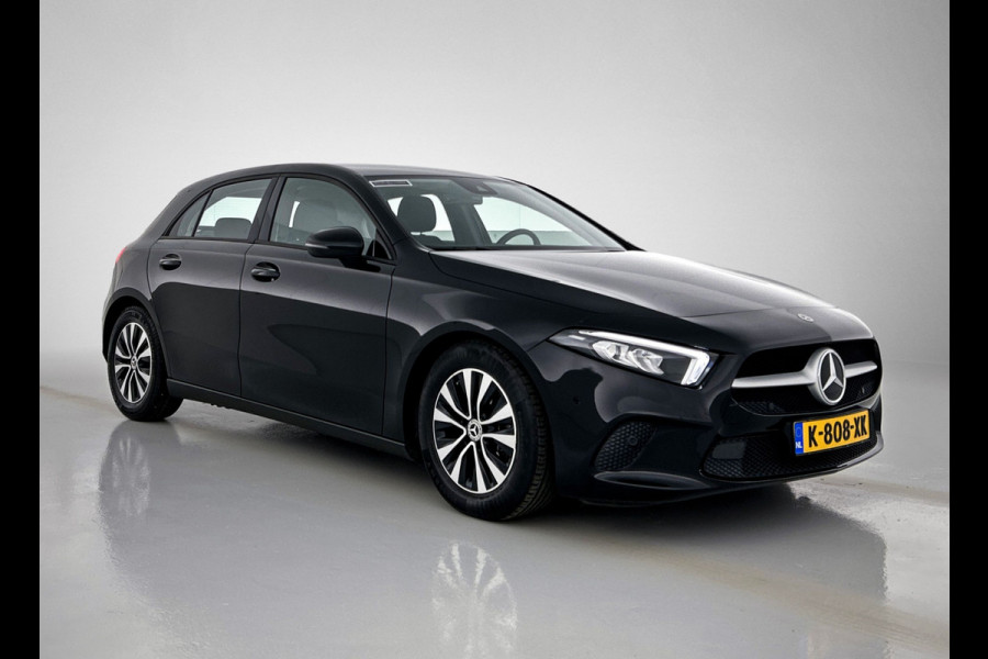Mercedes-Benz A-Klasse 160 Business Solution | Lichtmetalen velgen | Wide screen | Navigatie | Parking support met camera achter | Inclusief 24 maanden Mercedes-Benz Certified garantie voor Europa.