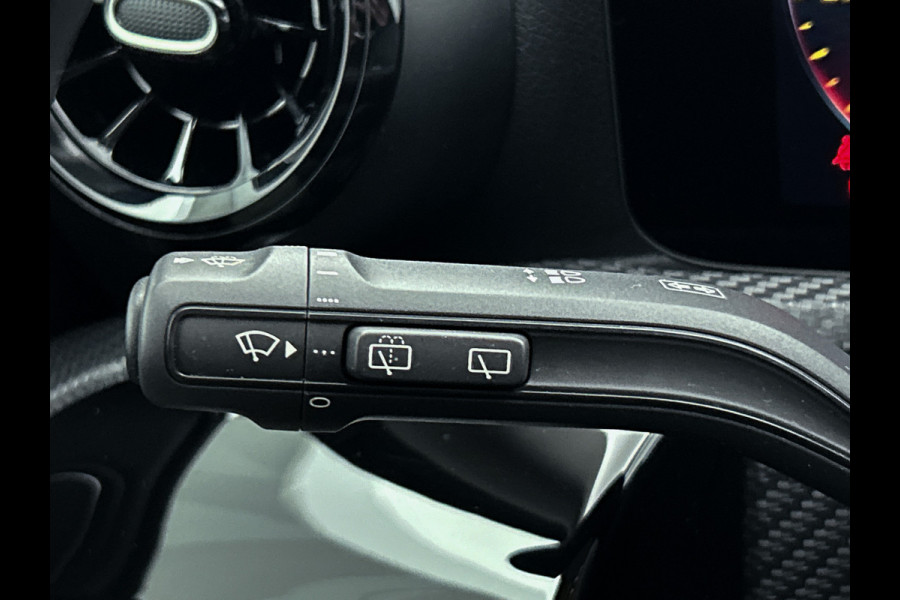 Mercedes-Benz A-Klasse 160 Business Solution | Lichtmetalen velgen | Wide screen | Navigatie | Parking support met camera achter | Inclusief 24 maanden Mercedes-Benz Certified garantie voor Europa.