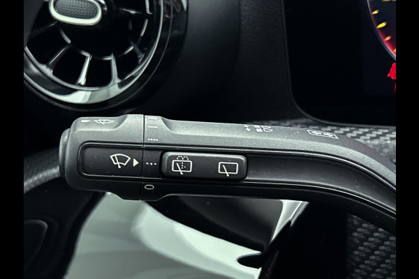 Mercedes-Benz A-Klasse 160 Business Solution | Lichtmetalen velgen | Wide screen | Navigatie | Parking support met camera achter | Inclusief 24 maanden Mercedes-Benz Certified garantie voor Europa.