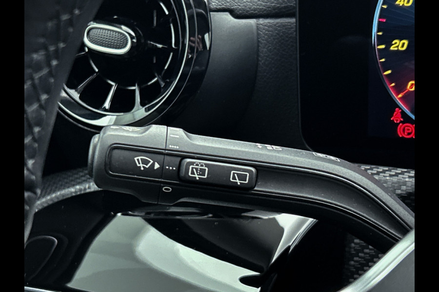 Mercedes-Benz A-Klasse 160 Business Solution | Lichtmetalen velgen | Wide screen | Navigatie | Parking support met camera achter | Inclusief 24 maanden Mercedes-Benz Certified garantie voor Europa.