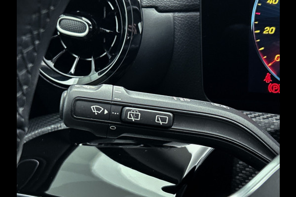 Mercedes-Benz A-Klasse 160 Business Solution | Lichtmetalen velgen | Wide screen | Navigatie | Parking support met camera achter | Inclusief 24 maanden Mercedes-Benz Certified garantie voor Europa.