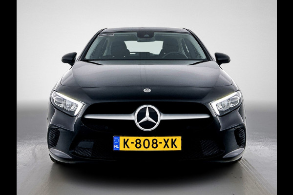 Mercedes-Benz A-Klasse 160 Business Solution | Lichtmetalen velgen | Wide screen | Navigatie | Parking support met camera achter | Inclusief 24 maanden Mercedes-Benz Certified garantie voor Europa.