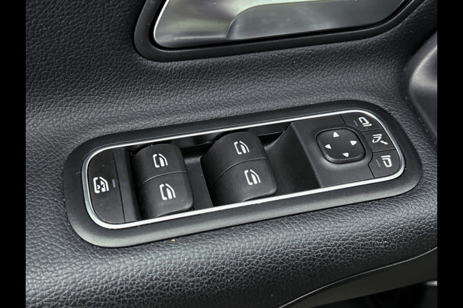 Mercedes-Benz A-Klasse 160 Business Solution | Lichtmetalen velgen | Wide screen | Navigatie | Parking support met camera achter | Inclusief 24 maanden Mercedes-Benz Certified garantie voor Europa.