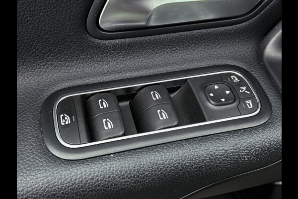 Mercedes-Benz A-Klasse 160 Business Solution | Lichtmetalen velgen | Wide screen | Navigatie | Parking support met camera achter | Inclusief 24 maanden Mercedes-Benz Certified garantie voor Europa.
