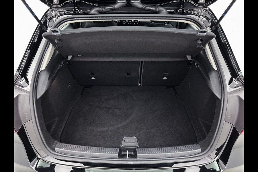 Mercedes-Benz A-Klasse 160 Business Solution | Lichtmetalen velgen | Wide screen | Navigatie | Parking support met camera achter | Inclusief 24 maanden Mercedes-Benz Certified garantie voor Europa.