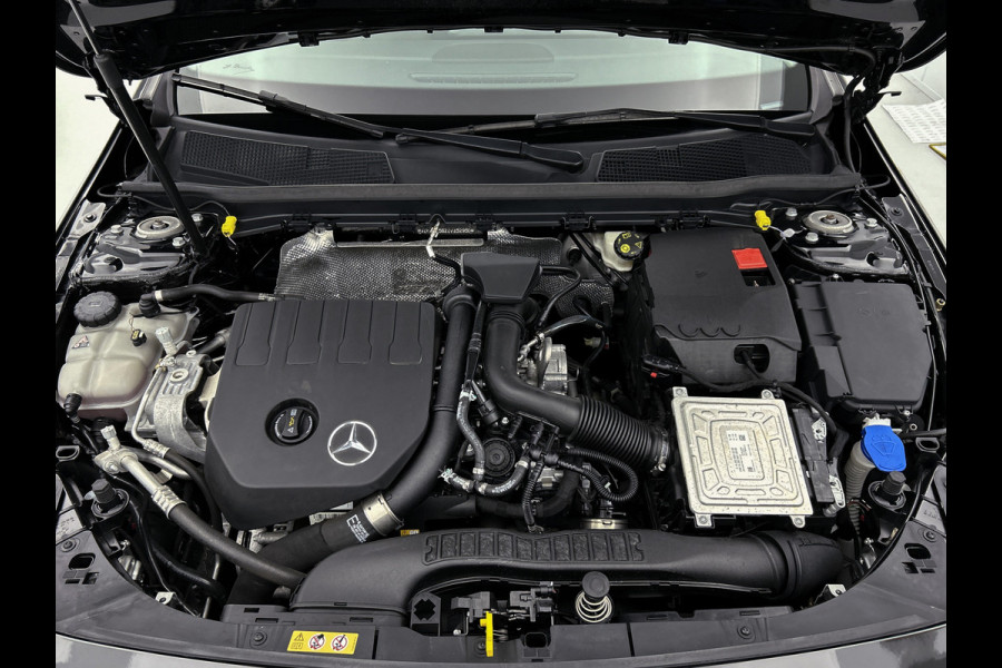 Mercedes-Benz A-Klasse 160 Business Solution | Lichtmetalen velgen | Wide screen | Navigatie | Parking support met camera achter | Inclusief 24 maanden Mercedes-Benz Certified garantie voor Europa.