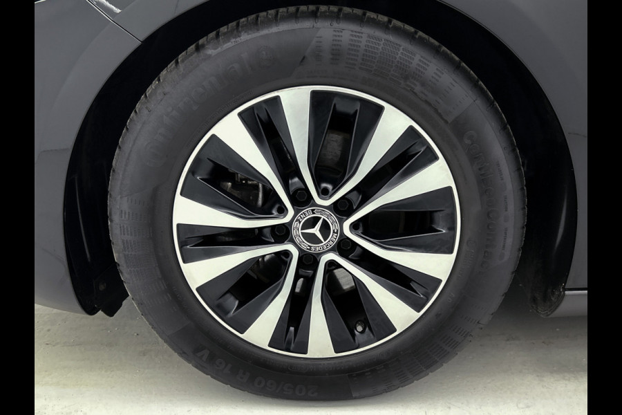 Mercedes-Benz A-Klasse 160 Business Solution | Lichtmetalen velgen | Wide screen | Navigatie | Parking support met camera achter | Inclusief 24 maanden Mercedes-Benz Certified garantie voor Europa.