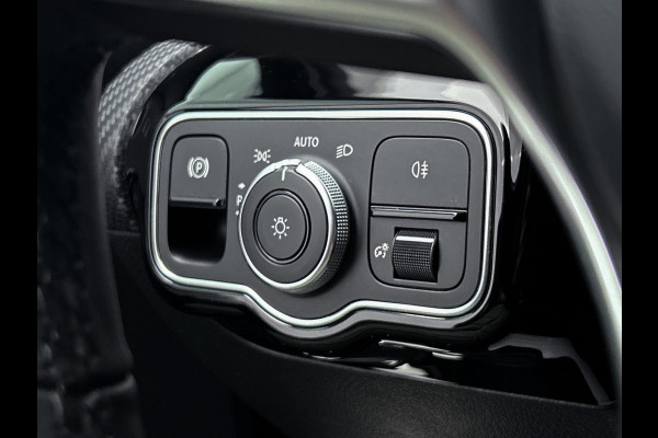 Mercedes-Benz A-Klasse 160 Business Solution | Lichtmetalen velgen | Wide screen | Navigatie | Parking support met camera achter | Inclusief 24 maanden Mercedes-Benz Certified garantie voor Europa.