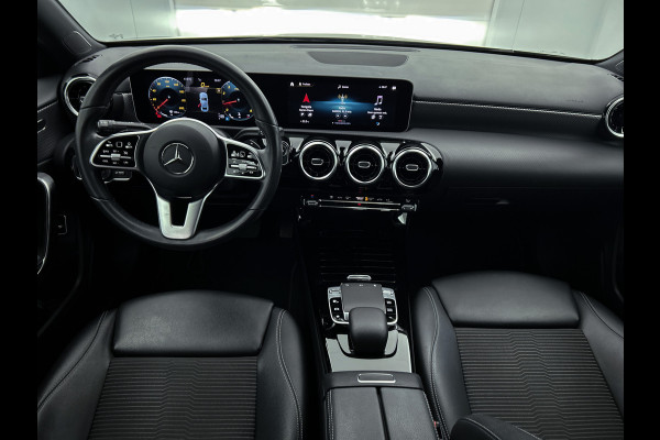 Mercedes-Benz A-Klasse 180 Advantage | Lichtmetalen velgen | Wide screen | Navigatie | Parking support met Camera achter | Inclusief 24 maanden Mercedes-Benz Certified garantie voor Europa.