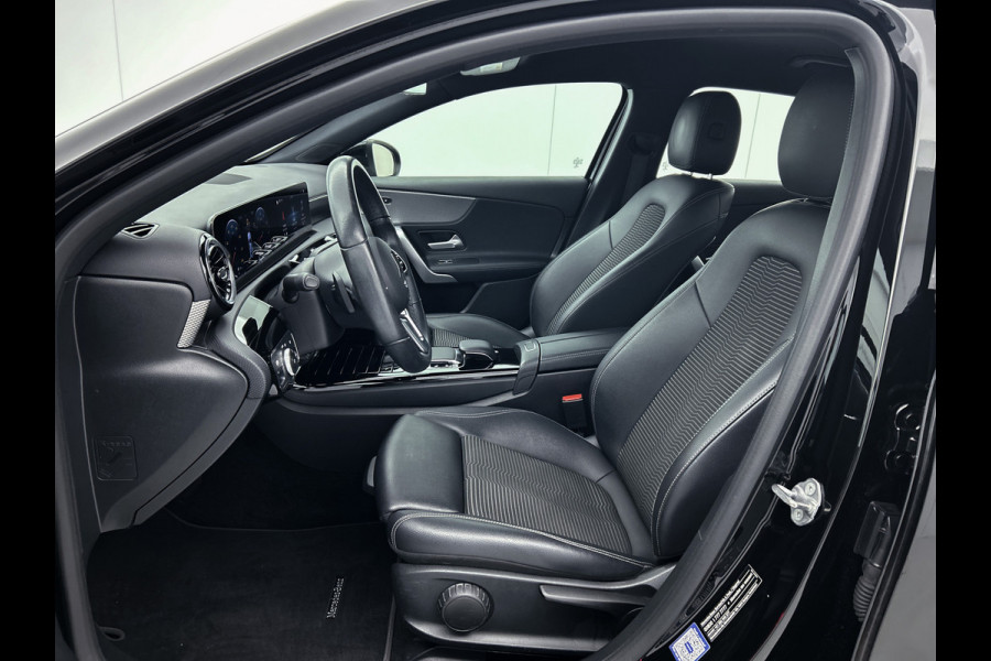 Mercedes-Benz A-Klasse 180 Advantage | Lichtmetalen velgen | Wide screen | Navigatie | Parking support met Camera achter | Inclusief 24 maanden Mercedes-Benz Certified garantie voor Europa.