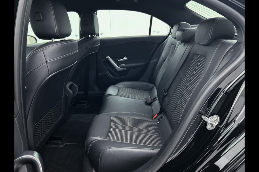 Mercedes-Benz A-Klasse 180 Advantage | Lichtmetalen velgen | Wide screen | Navigatie | Parking support met Camera achter | Inclusief 24 maanden Mercedes-Benz Certified garantie voor Europa.