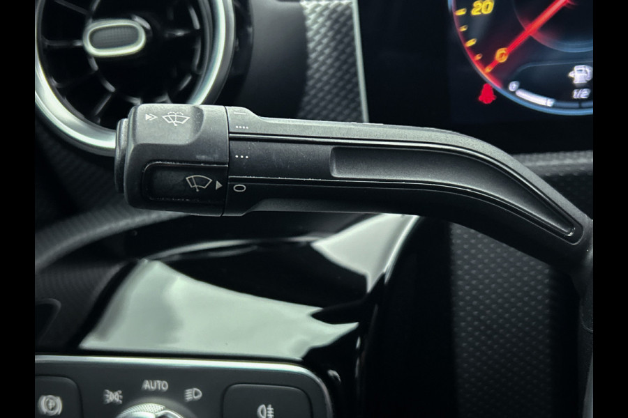 Mercedes-Benz A-Klasse 180 Advantage | Lichtmetalen velgen | Wide screen | Navigatie | Parking support met Camera achter | Inclusief 24 maanden Mercedes-Benz Certified garantie voor Europa.