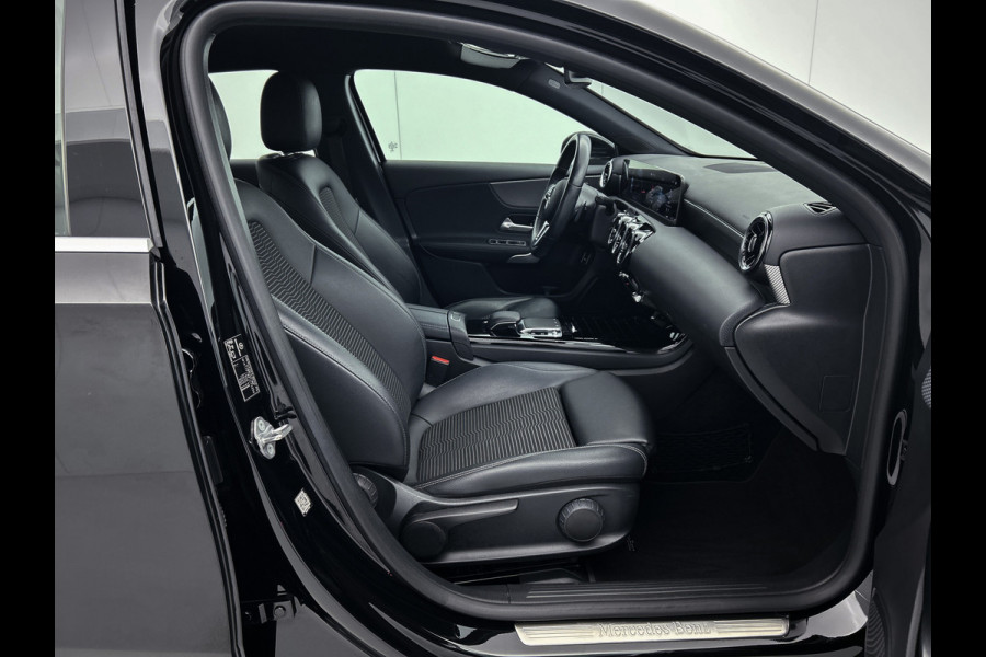 Mercedes-Benz A-Klasse 180 Advantage | Lichtmetalen velgen | Wide screen | Navigatie | Parking support met Camera achter | Inclusief 24 maanden Mercedes-Benz Certified garantie voor Europa.