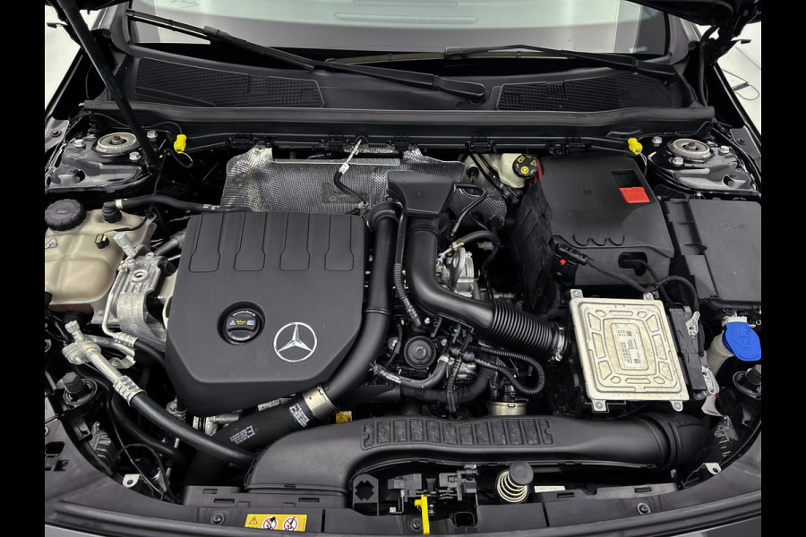 Mercedes-Benz A-Klasse 180 Advantage | Lichtmetalen velgen | Wide screen | Navigatie | Parking support met Camera achter | Inclusief 24 maanden Mercedes-Benz Certified garantie voor Europa.