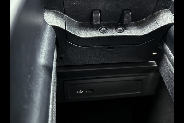 Mercedes-Benz A-Klasse 180 Advantage | Lichtmetalen velgen | Wide screen | Navigatie | Parking support met Camera achter | Inclusief 24 maanden Mercedes-Benz Certified garantie voor Europa.