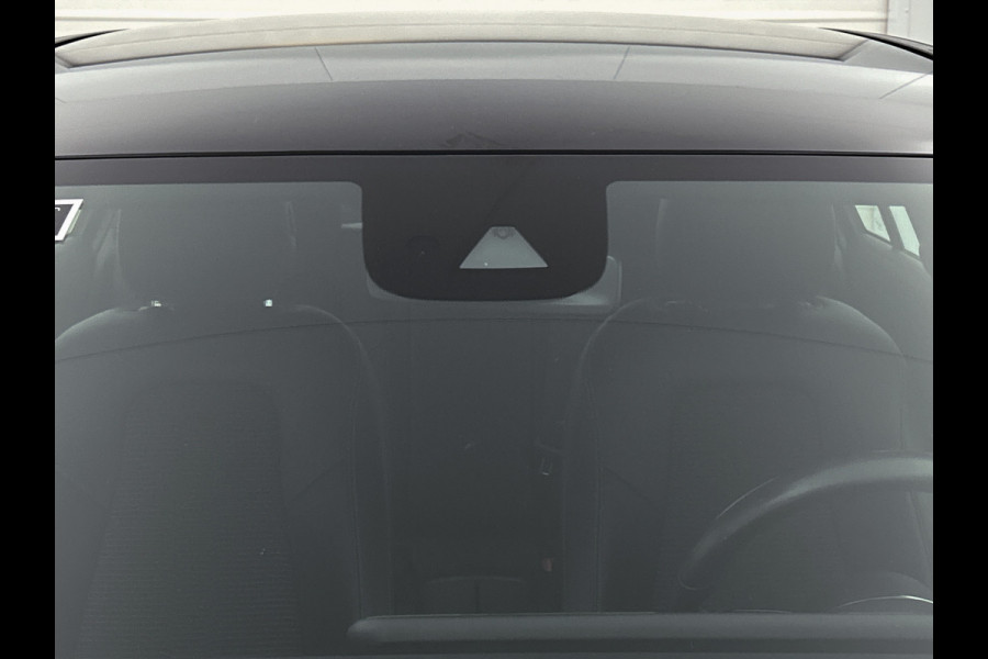 Mercedes-Benz A-Klasse 180 Advantage | Lichtmetalen velgen | Wide screen | Navigatie | Parking support met Camera achter | Inclusief 24 maanden Mercedes-Benz Certified garantie voor Europa.