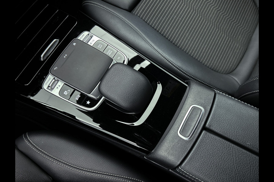 Mercedes-Benz A-Klasse 180 Advantage | Lichtmetalen velgen | Wide screen | Navigatie | Parking support met Camera achter | Inclusief 24 maanden Mercedes-Benz Certified garantie voor Europa.