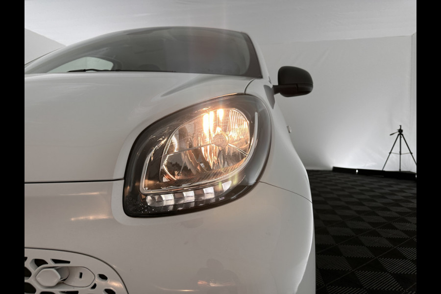 Smart Forfour EQ Essential 18 kWh [ 3-Fase ] (INCL-BTW) Aut. *FULL-LEATHER | AIRCO | CRUISE | DAB+ | COMFORT-SEATS | 15''ALU*