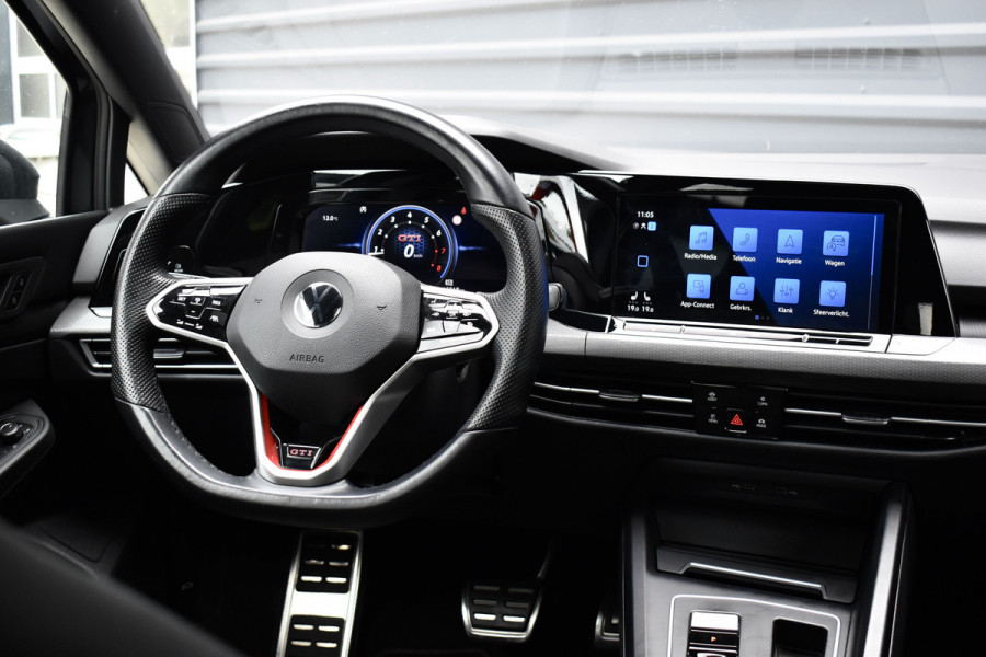 Volkswagen Golf 2.0 TSI GTI | Panoramadak | ACC | Matrix-LED | Stoel + Stuurverwarming | CarPlay |