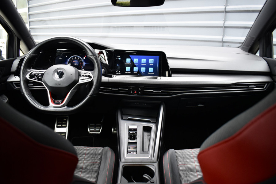 Volkswagen Golf 2.0 TSI GTI | Panoramadak | ACC | Matrix-LED | Stoel + Stuurverwarming | CarPlay |