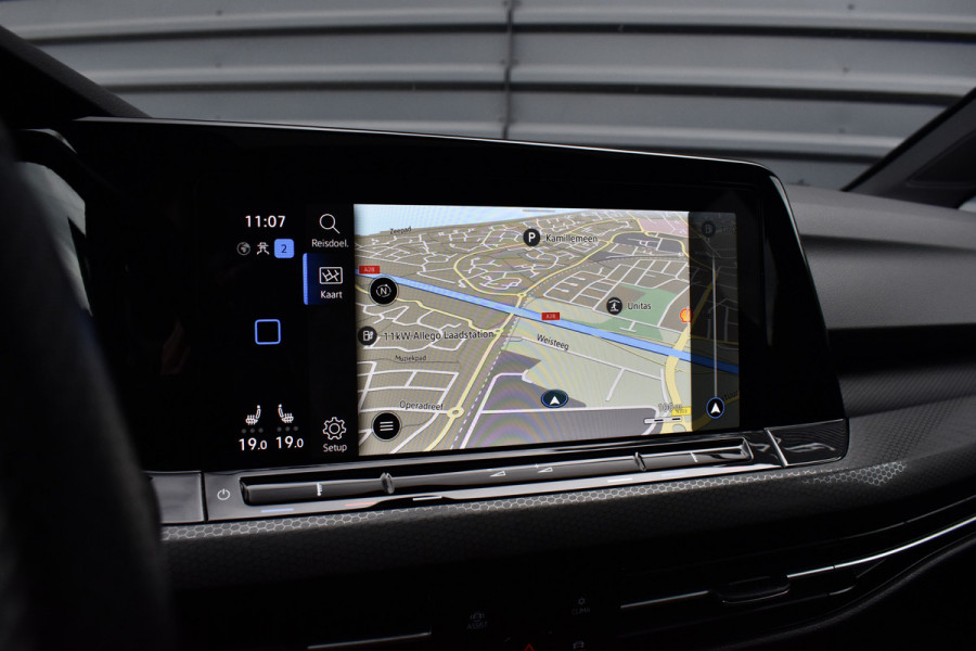 Volkswagen Golf 2.0 TSI GTI | Panoramadak | ACC | Matrix-LED | Stoel + Stuurverwarming | CarPlay |