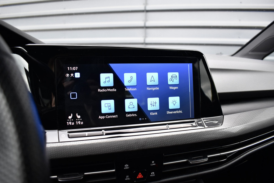 Volkswagen Golf 2.0 TSI GTI | Panoramadak | ACC | Matrix-LED | Stoel + Stuurverwarming | CarPlay |