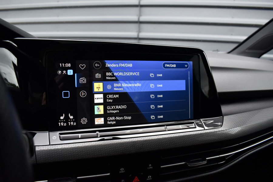 Volkswagen Golf 2.0 TSI GTI | Panoramadak | ACC | Matrix-LED | Stoel + Stuurverwarming | CarPlay |