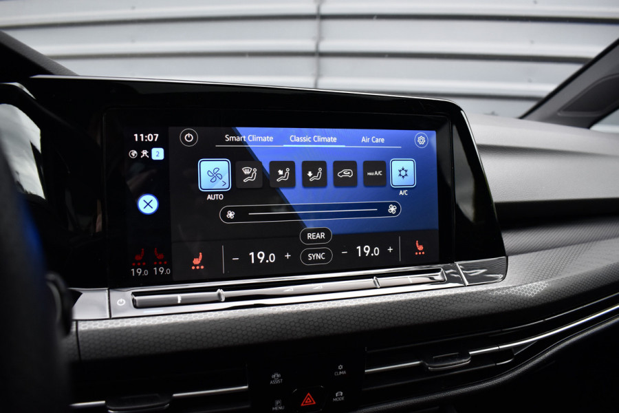 Volkswagen Golf 2.0 TSI GTI | Panoramadak | ACC | Matrix-LED | Stoel + Stuurverwarming | CarPlay |