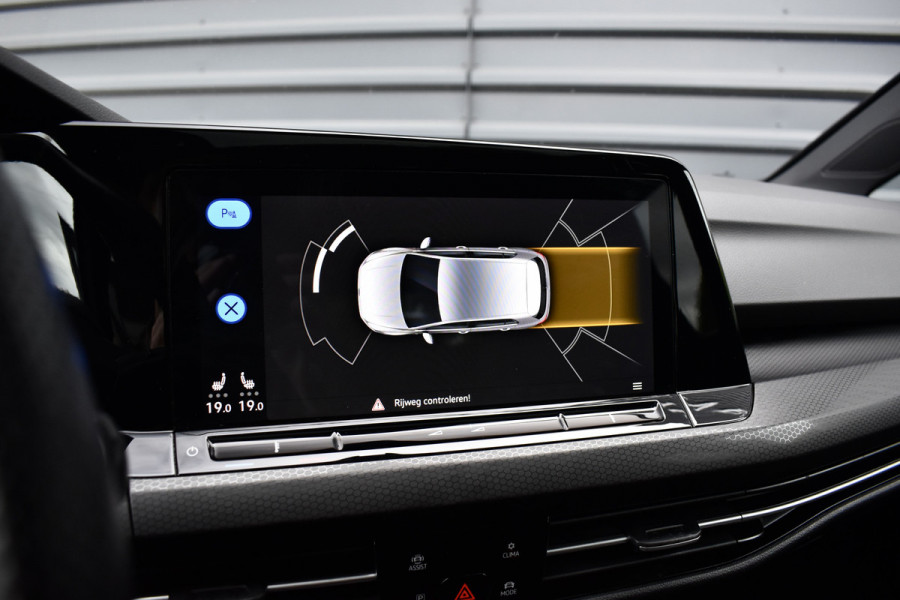Volkswagen Golf 2.0 TSI GTI | Panoramadak | ACC | Matrix-LED | Stoel + Stuurverwarming | CarPlay |