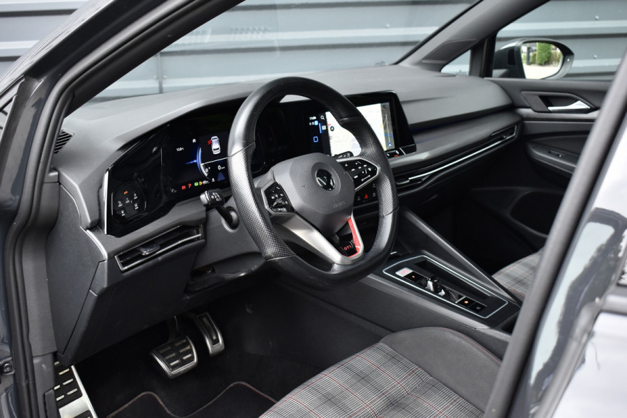 Volkswagen Golf 2.0 TSI GTI | Panoramadak | ACC | Matrix-LED | Stoel + Stuurverwarming | CarPlay |