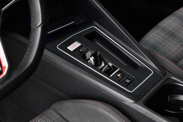 Volkswagen Golf 2.0 TSI GTI | Panoramadak | ACC | Matrix-LED | Stoel + Stuurverwarming | CarPlay |