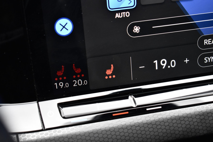 Volkswagen Golf 2.0 TSI GTI | Panoramadak | ACC | Matrix-LED | Stoel + Stuurverwarming | CarPlay |