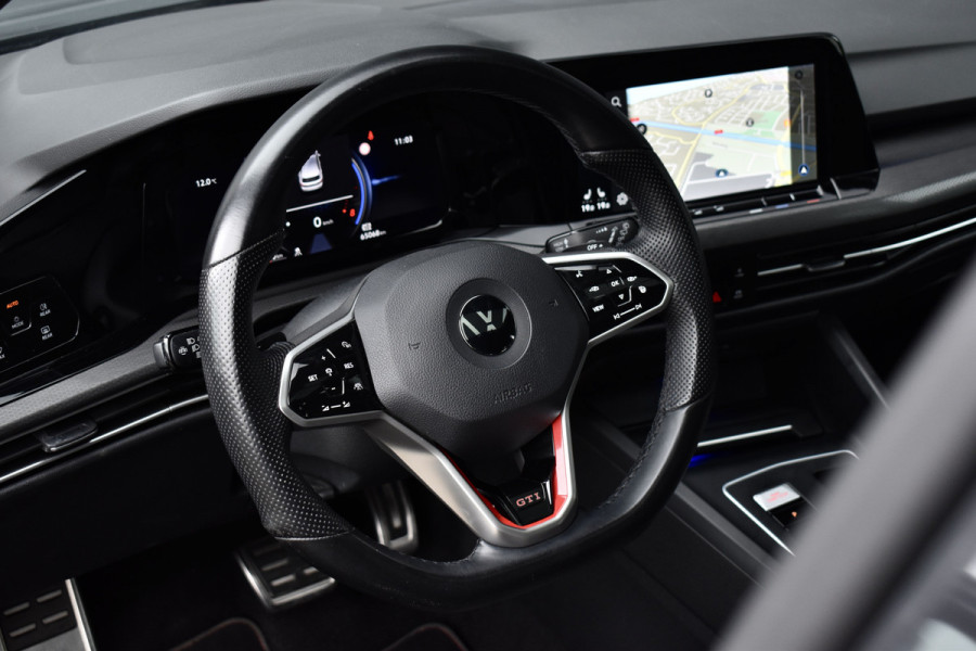 Volkswagen Golf 2.0 TSI GTI | Panoramadak | ACC | Matrix-LED | Stoel + Stuurverwarming | CarPlay |