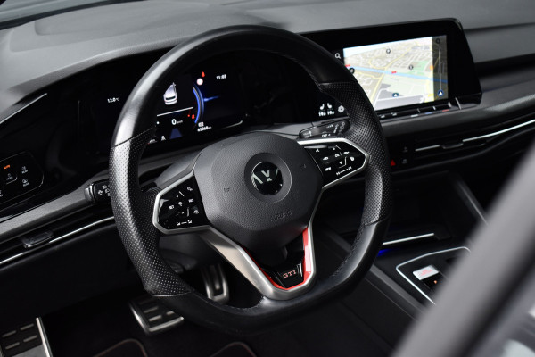 Volkswagen Golf 2.0 TSI GTI | Panoramadak | ACC | Matrix-LED | Stoel + Stuurverwarming | CarPlay |