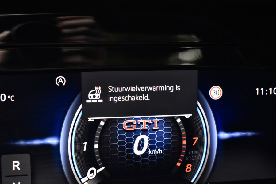 Volkswagen Golf 2.0 TSI GTI | Panoramadak | ACC | Matrix-LED | Stoel + Stuurverwarming | CarPlay |