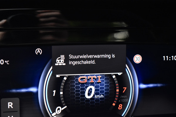 Volkswagen Golf 2.0 TSI GTI | Panoramadak | ACC | Matrix-LED | Stoel + Stuurverwarming | CarPlay |