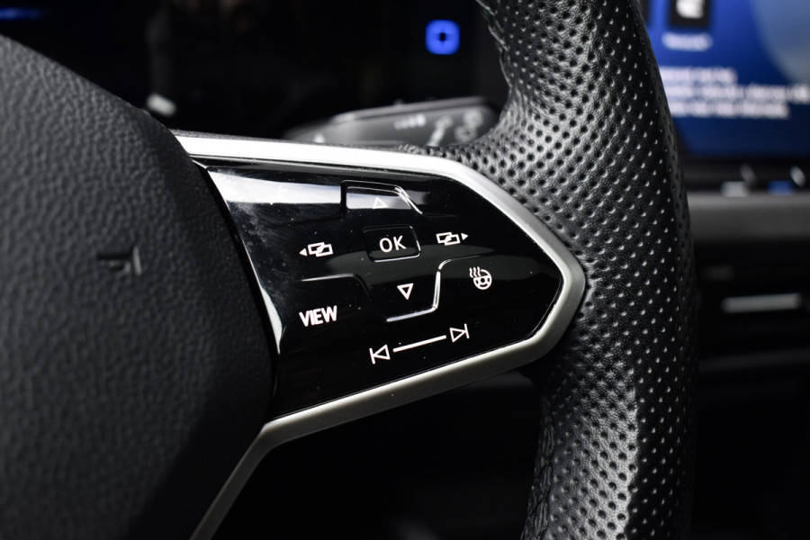 Volkswagen Golf 2.0 TSI GTI | Panoramadak | ACC | Matrix-LED | Stoel + Stuurverwarming | CarPlay |